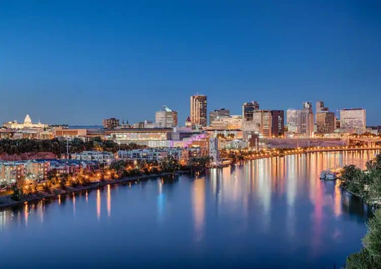 10 Famous Singers from Minnesota