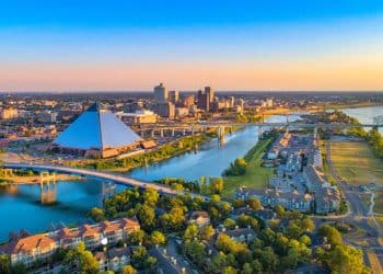 10 Famous Singers from Tennessee