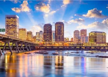 10 Famous Singers from Virginia