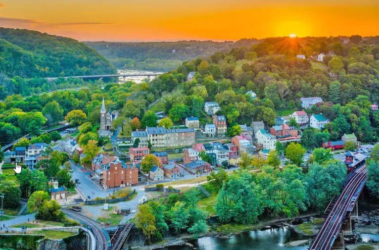 10 Famous Singers from West Virginia