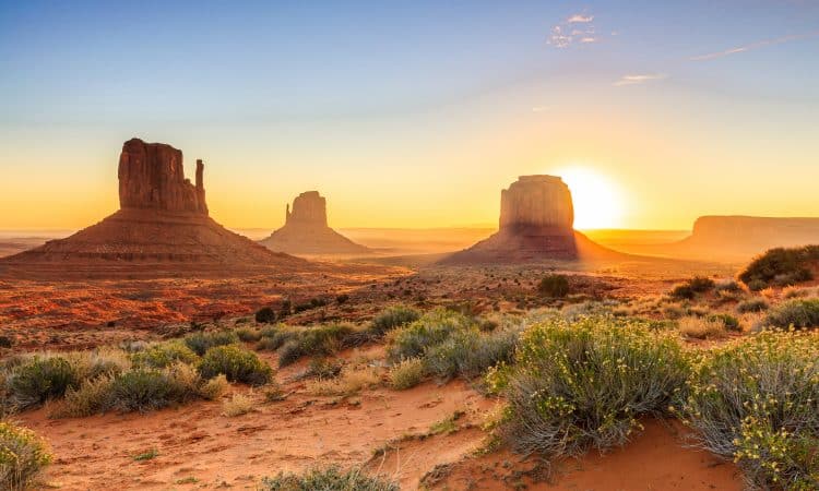 10 Famous Singers from Arizona