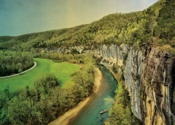 10 Famous Singers from Arkansas