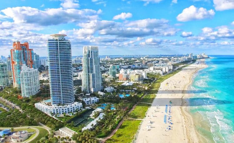 10 Famous Singers from Florida