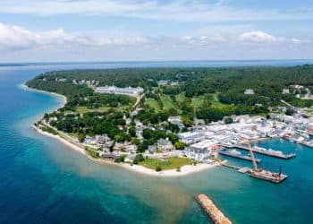 10 Famous Singers from Michigan