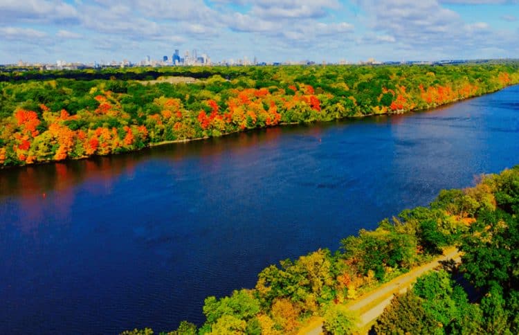 10 Famous Singers from Mississippi