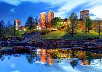 10 Famous Singers from Oklahoma