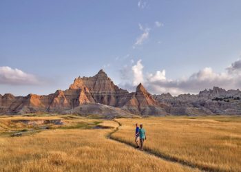 10 Famous Singers from South Dakota