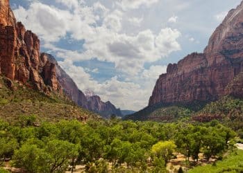 10 Famous Singers from Utah