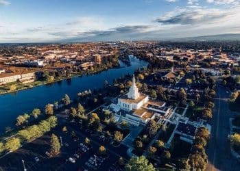 10 Famous Singers from Idaho