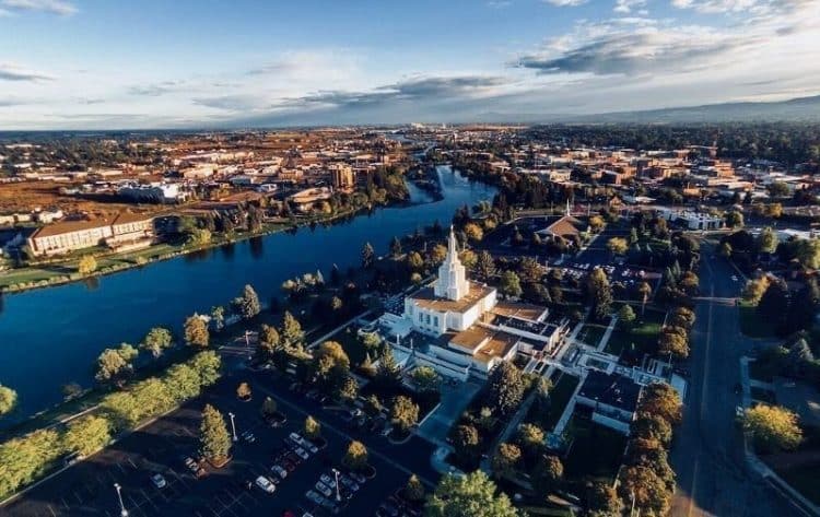 10 Famous Singers from Idaho