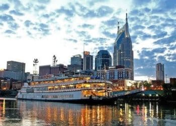 10 Famous Singers from Tennessee