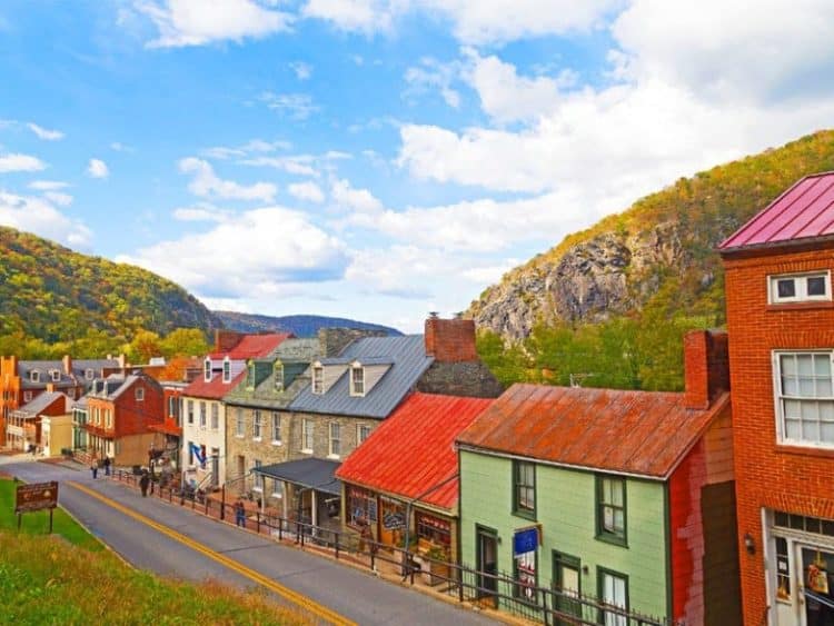 10 Famous Singers from West Virginia