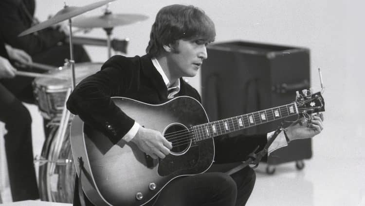 10 Best John Lennon Songs Of All Time - Singersroom.com