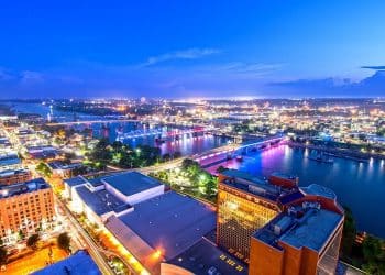 10 Famous Singers from Arkansas