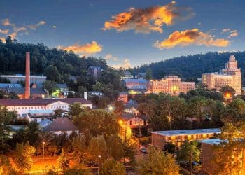 10 Famous Singers from Arkansas