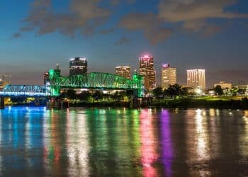 10 Famous Singers from Arkansas