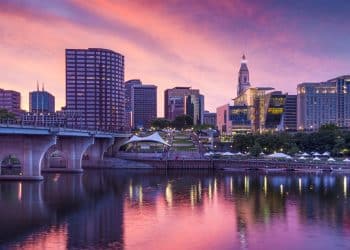 10 Famous Singers from Connecticut