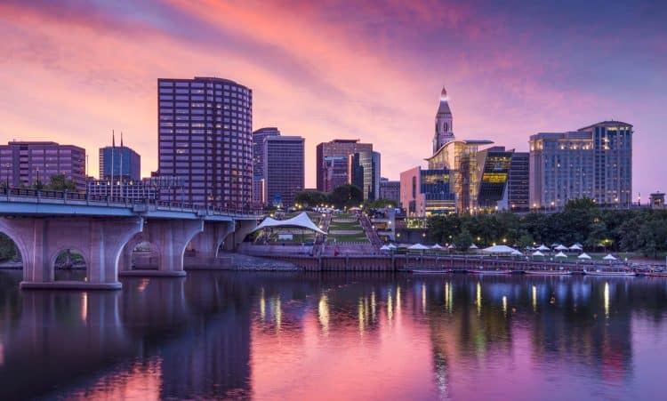 10 Famous Singers from Connecticut