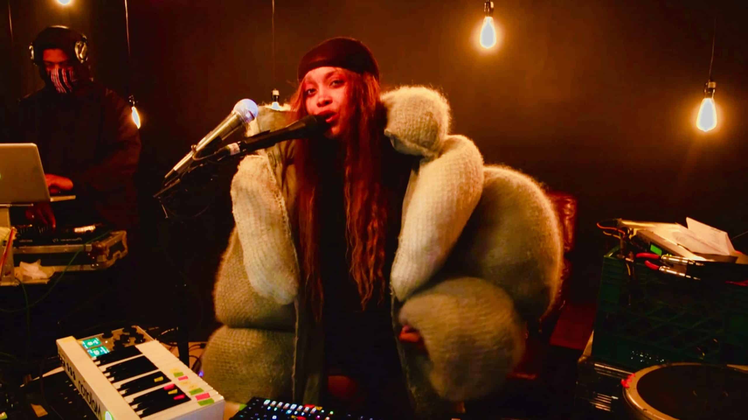 10 Best Erykah Badu Songs Of All Time - Singersroom.com