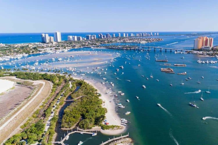 10 Famous Singers from Florida