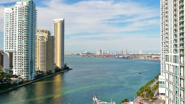 10 Famous Singers from Florida