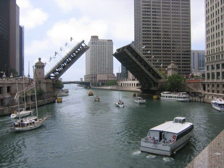 10 Famous Singers from Illinois