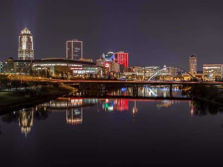 10 Famous Singers from Iowa