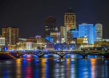 10 Famous Singers from Iowa