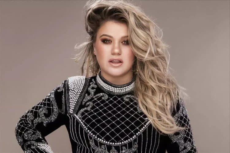 10 Best Kelly Clarkson Songs of All Time - Singersroom.com