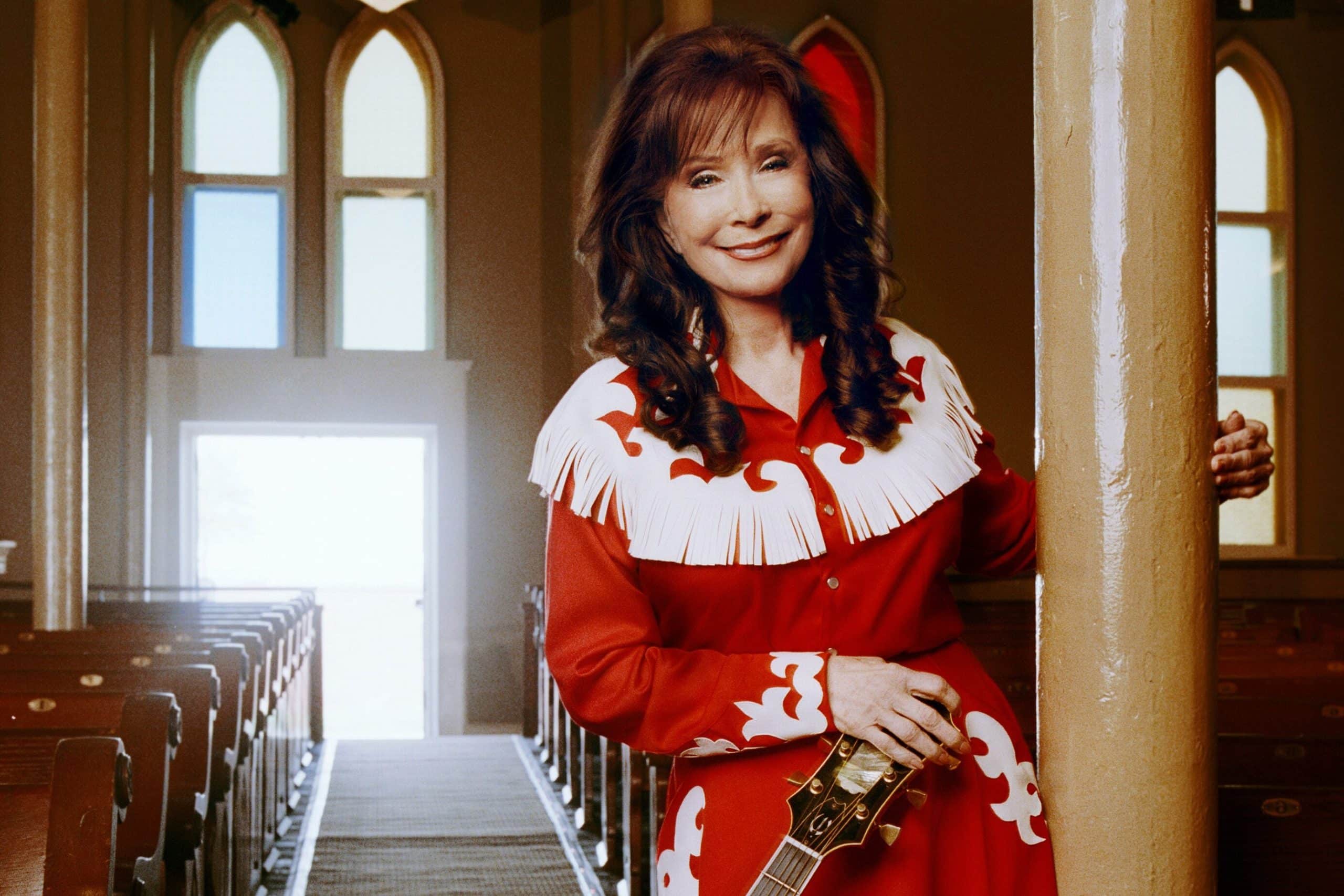 10 Best Loretta Lynn Songs of All Time - Singersroom.com