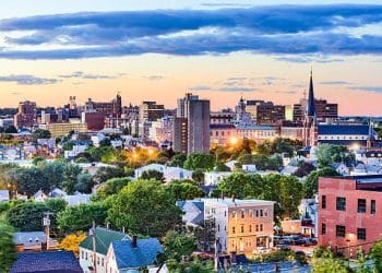 10 Famous Singers from Maine