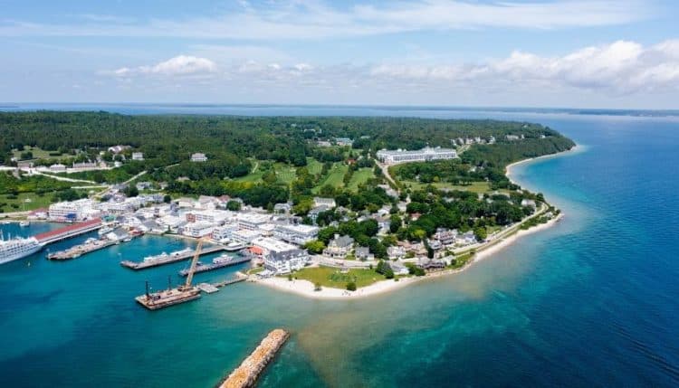 10 Famous Singers from Michigan