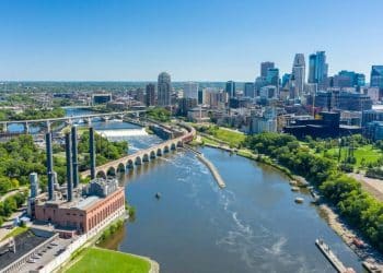 10 Famous Singers from Minnesota