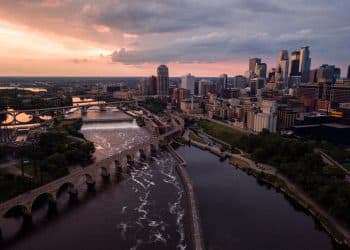 10 Famous Singers from Minnesota