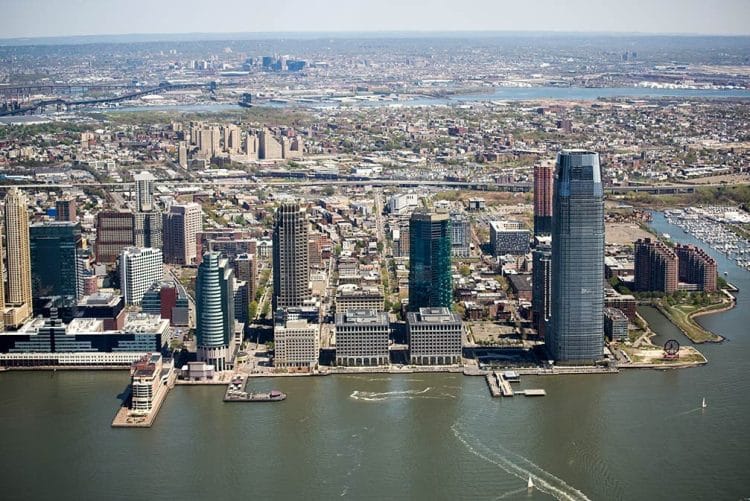 10 Famous Singers from New Jersey