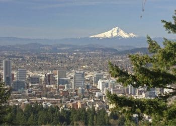 10 Famous Singers from Oregon