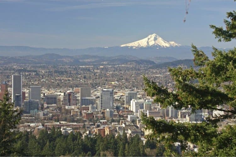 10 Famous Singers from Oregon