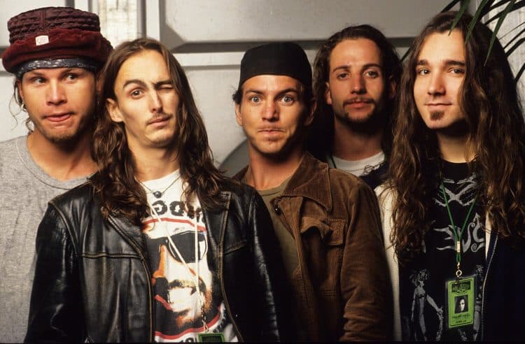 10 Best Pearl Jam Songs of All Time - Singersroom.com