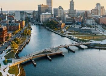 10 Famous Singers from Rhode Island