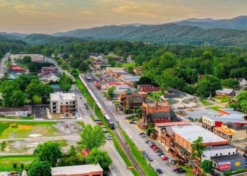 10 Famous Singers from Georgia