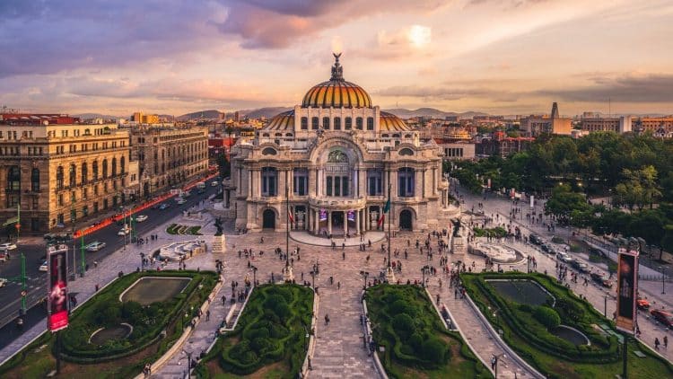 10 Famous Singers from Mexico