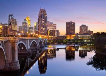 10 Famous Singers from Minnesota