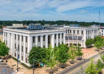 10 Famous Singers from Tennessee