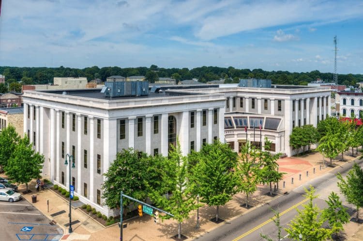 10 Famous Singers from Tennessee