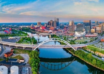 10 Famous Singers from Tennessee