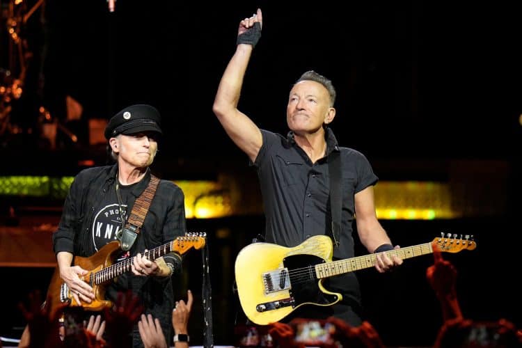 10 Best Bruce Springsteen Songs Of All Time - Singersroom.com