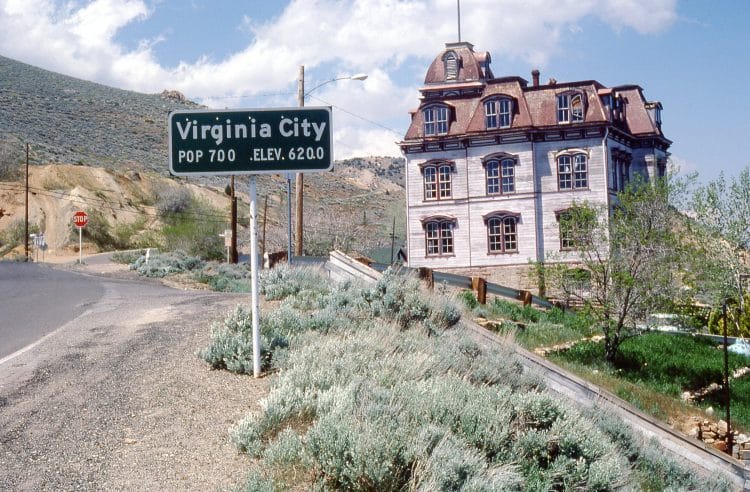 10 Famous Singers from Virginia