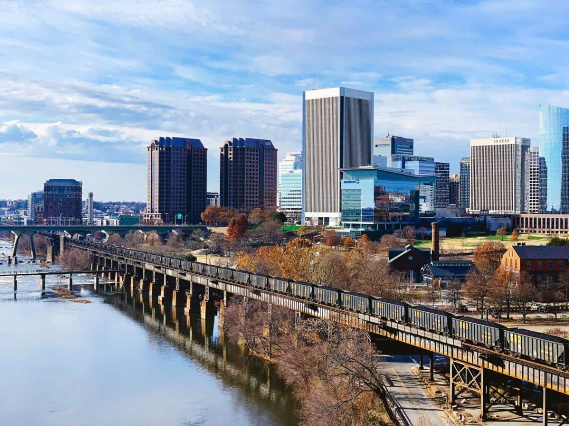 10 Famous Singers from Virginia