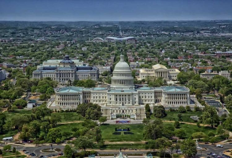 10 Famous Singers from Washington