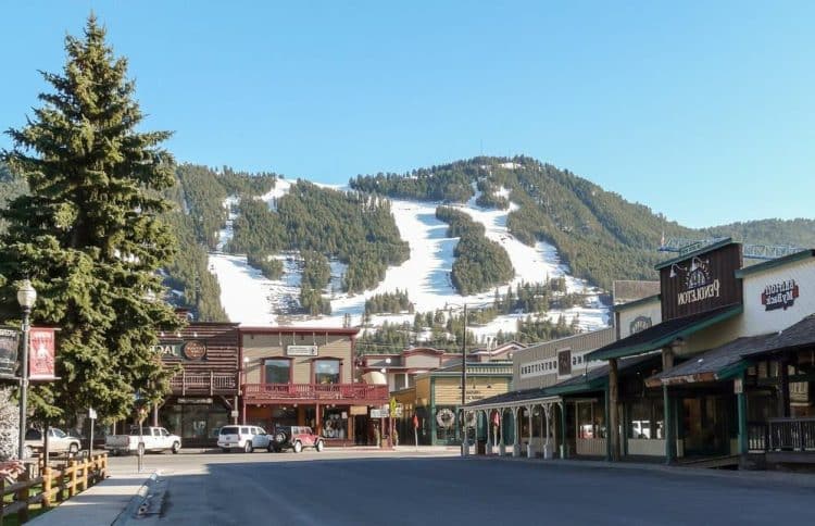 10 Famous Singers from Wyoming